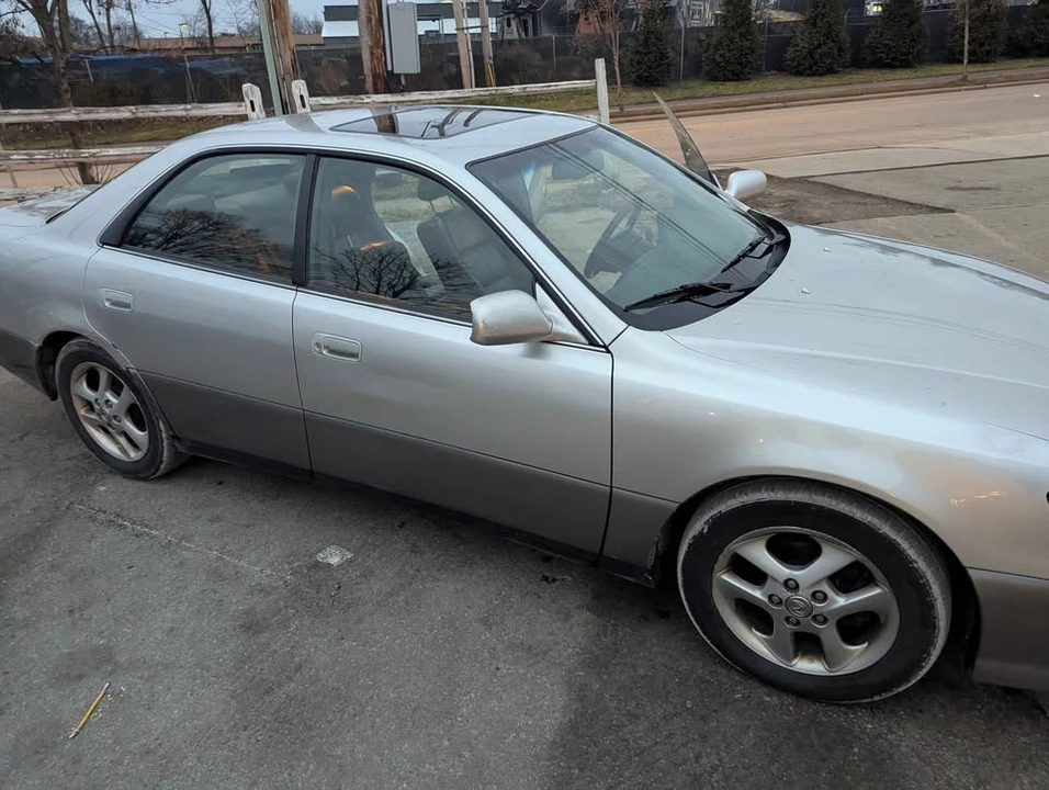2001 Lexus ES 3rd Gen - Image 11 of 16