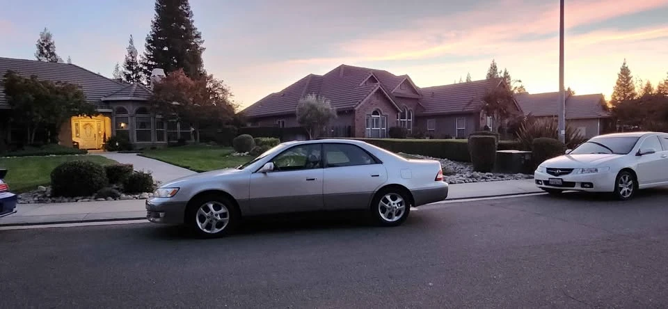 2001 Lexus ES 2nd Gen - Image 2 of 5