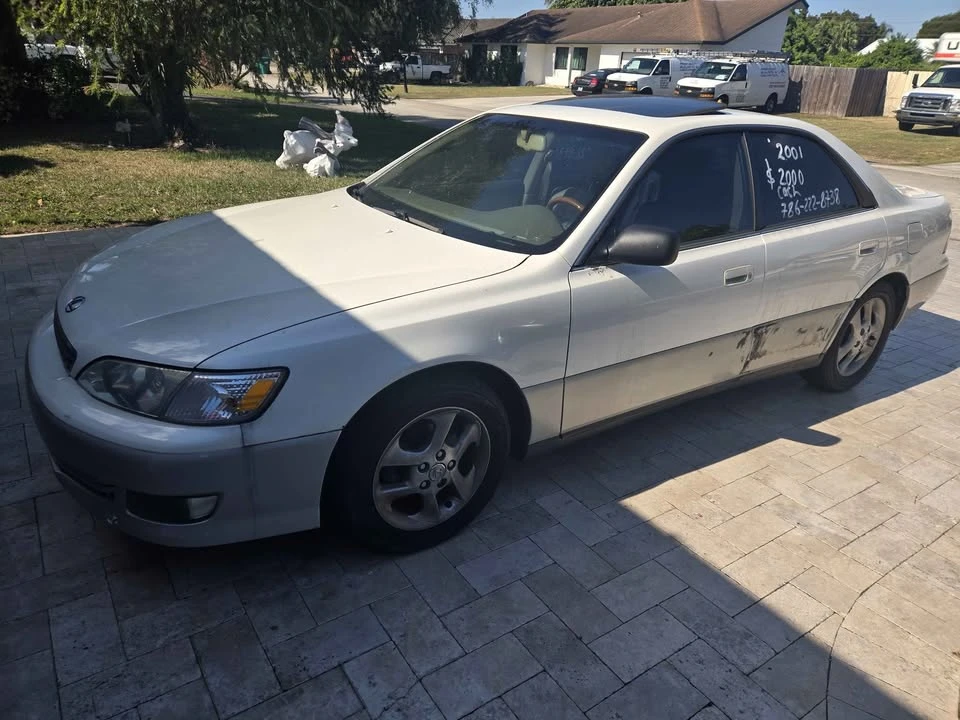 2001 Lexus ES 2nd Gen - Image 5 of 8