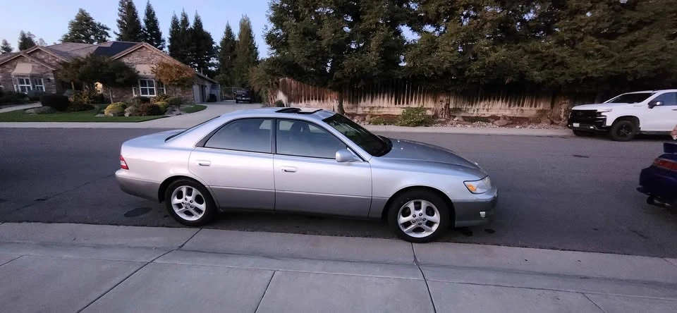 2001 Lexus ES 2nd Gen - Image 3 of 5