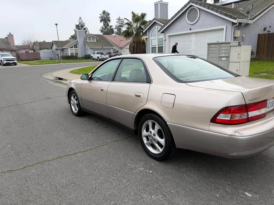 2001 Lexus ES 3rd Gen - Image 10 of 12