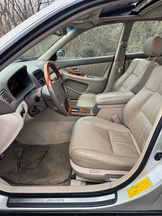 2001 Lexus ES 3rd Gen - Image 10 of 19