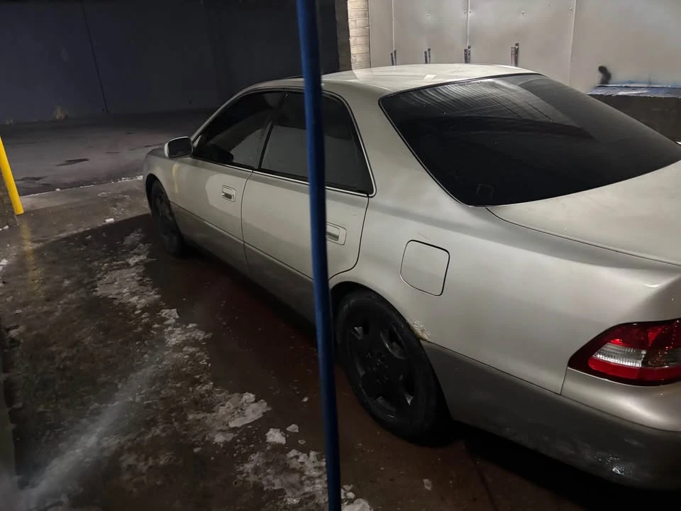 2001 Lexus ES 3rd Gen - Image 2 of 5