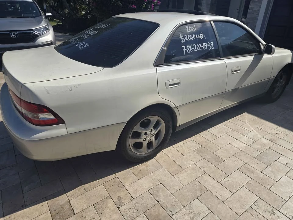 2001 Lexus ES 2nd Gen - Image 4 of 8