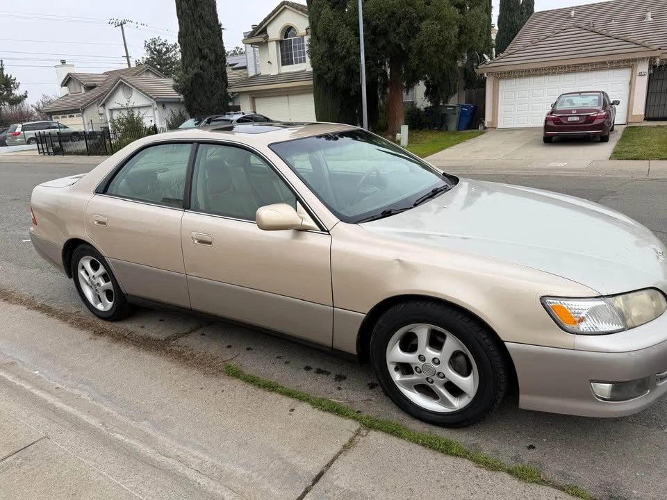 2001 Lexus ES 3rd Gen - Image 3 of 12