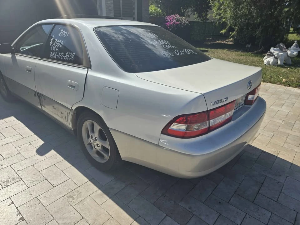 2001 Lexus ES 2nd Gen - Image 3 of 8