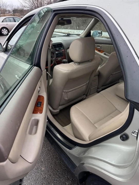 2001 Lexus ES 3rd Gen - Image 11 of 19
