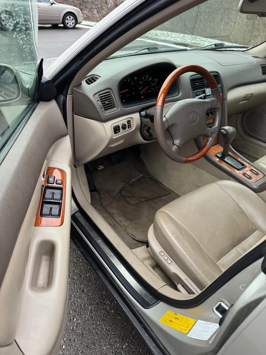 2001 Lexus ES 3rd Gen - Image 9 of 19