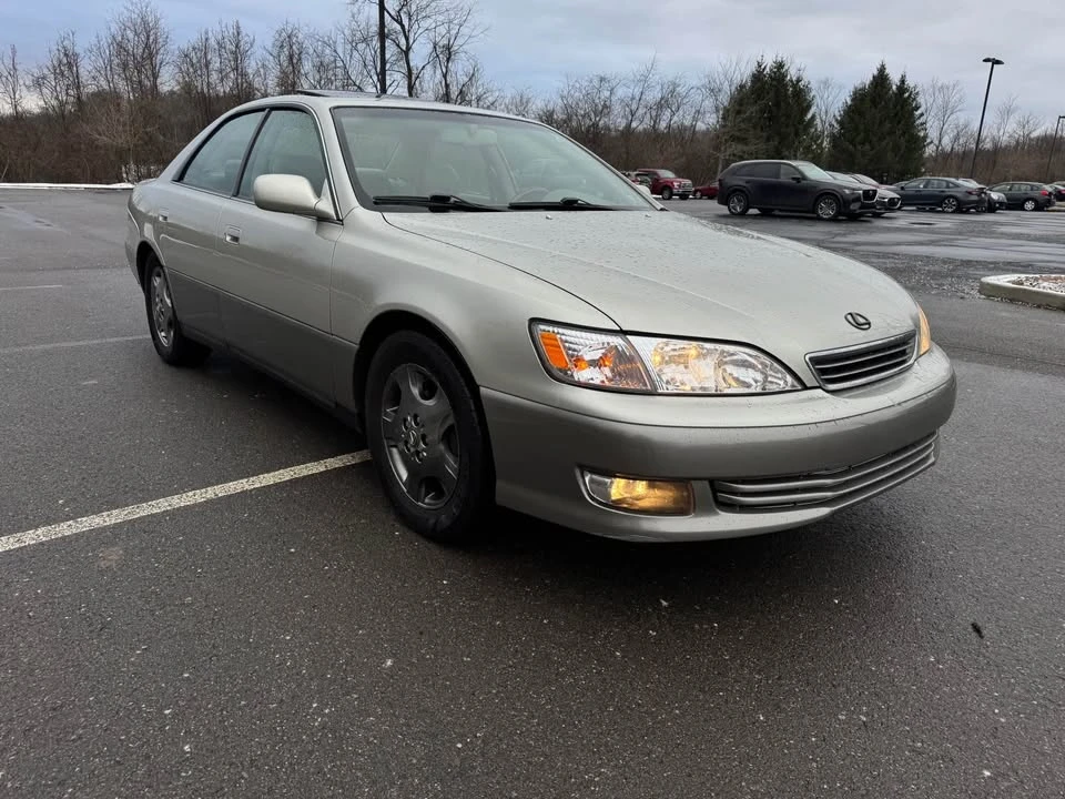 2001 Lexus ES 3rd Gen - Image 8 of 19