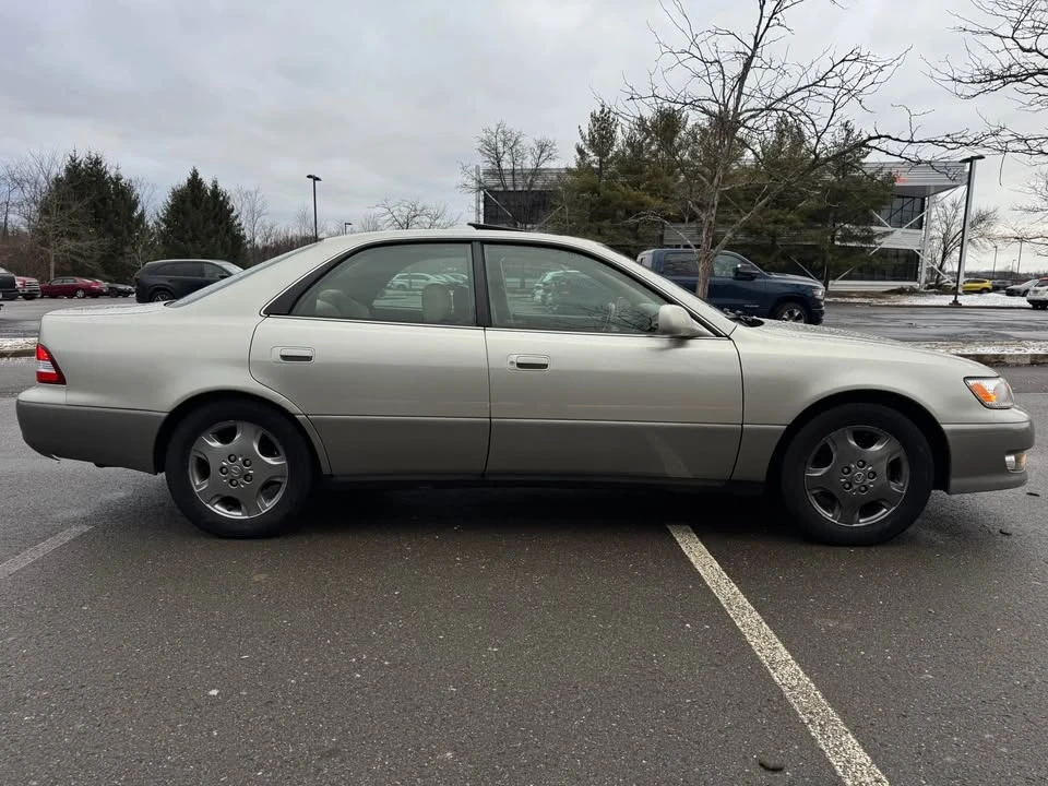 2001 Lexus ES 3rd Gen - Image 7 of 19
