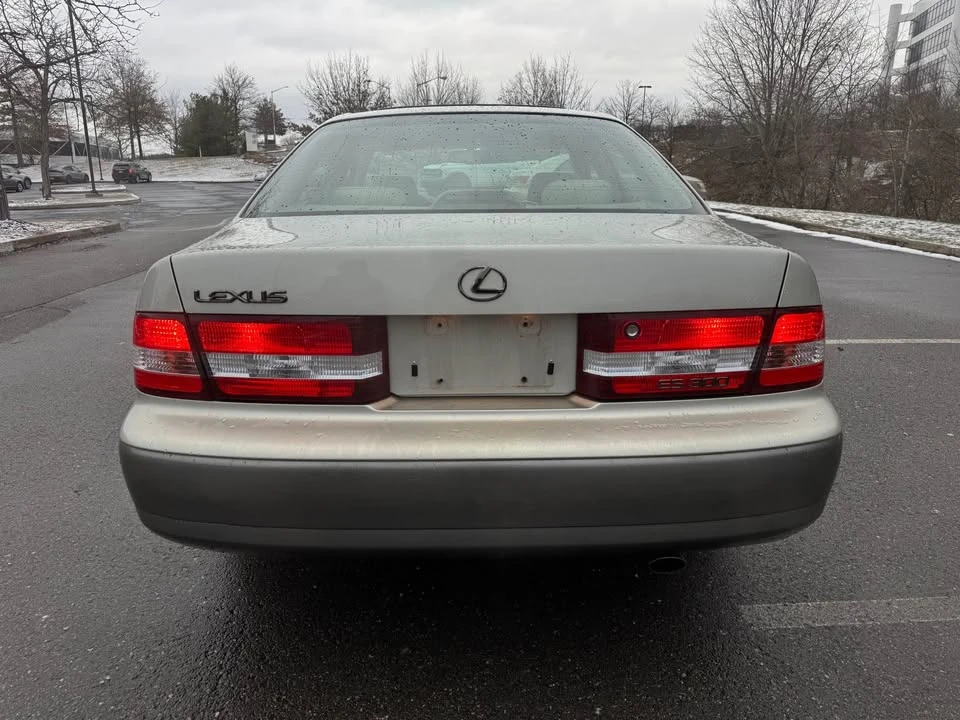 2001 Lexus ES 3rd Gen - Image 5 of 19