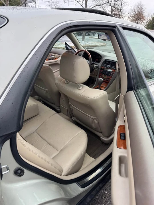 2001 Lexus ES 3rd Gen - Image 14 of 19