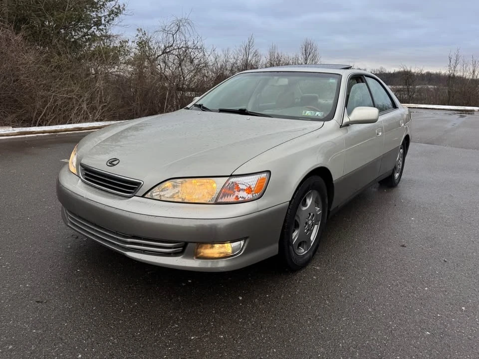 2001 Lexus ES 3rd Gen - Image 2 of 19