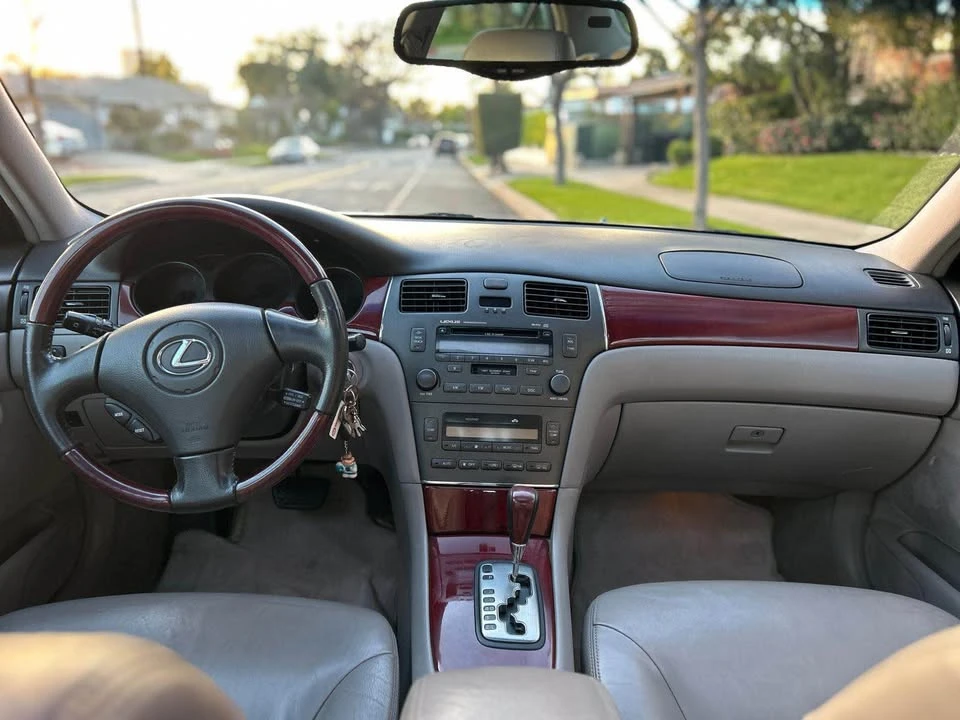 2001 Lexus ES 2nd Gen - Image 11 of 20