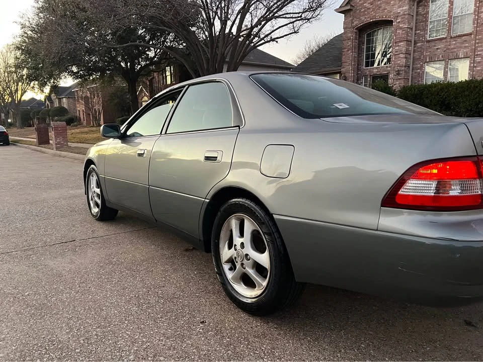 2001 Lexus ES 2nd Gen - Image 6 of 9