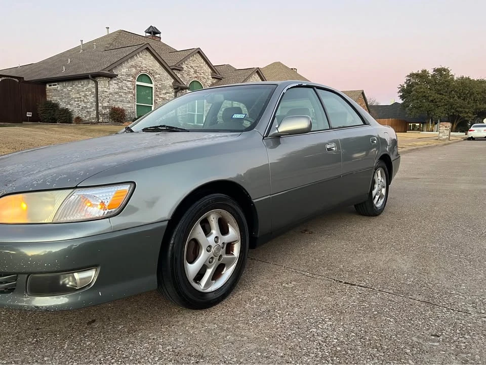 2001 Lexus ES 2nd Gen - Image 2 of 9
