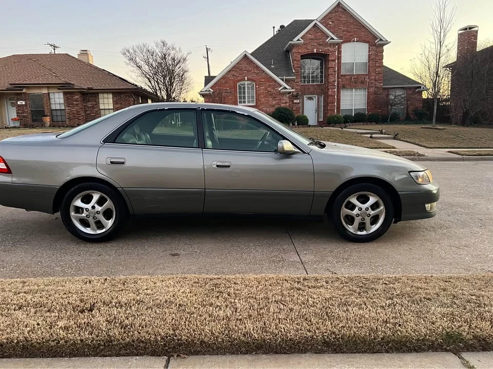 2001 Lexus ES 2nd Gen - Image 4 of 9