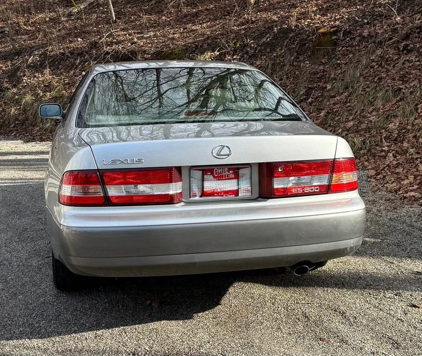 2001 Lexus ES 3rd Gen - Image 3 of 10