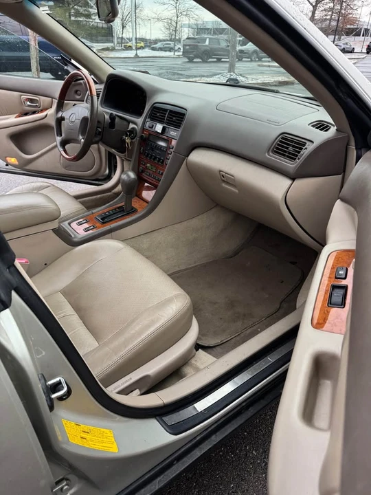 2001 Lexus ES 3rd Gen - Image 16 of 19