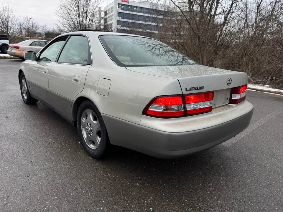 2001 Lexus ES 3rd Gen - Image 4 of 19