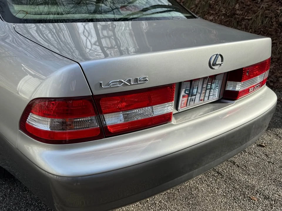 2001 Lexus ES 3rd Gen - Image 4 of 10