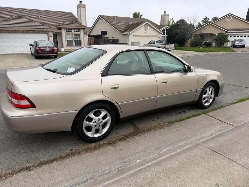 2001 Lexus ES 3rd Gen - Image 11 of 12