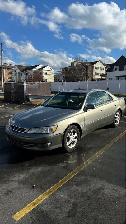 2001 Lexus ES 3rd Gen - Image 2 of 4