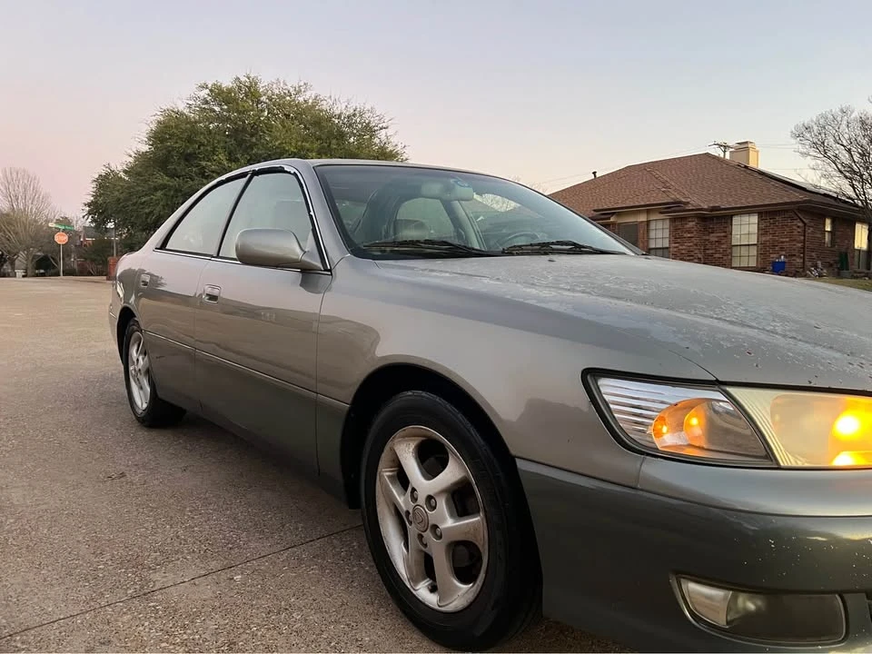 2001 Lexus ES 2nd Gen - Image 3 of 9