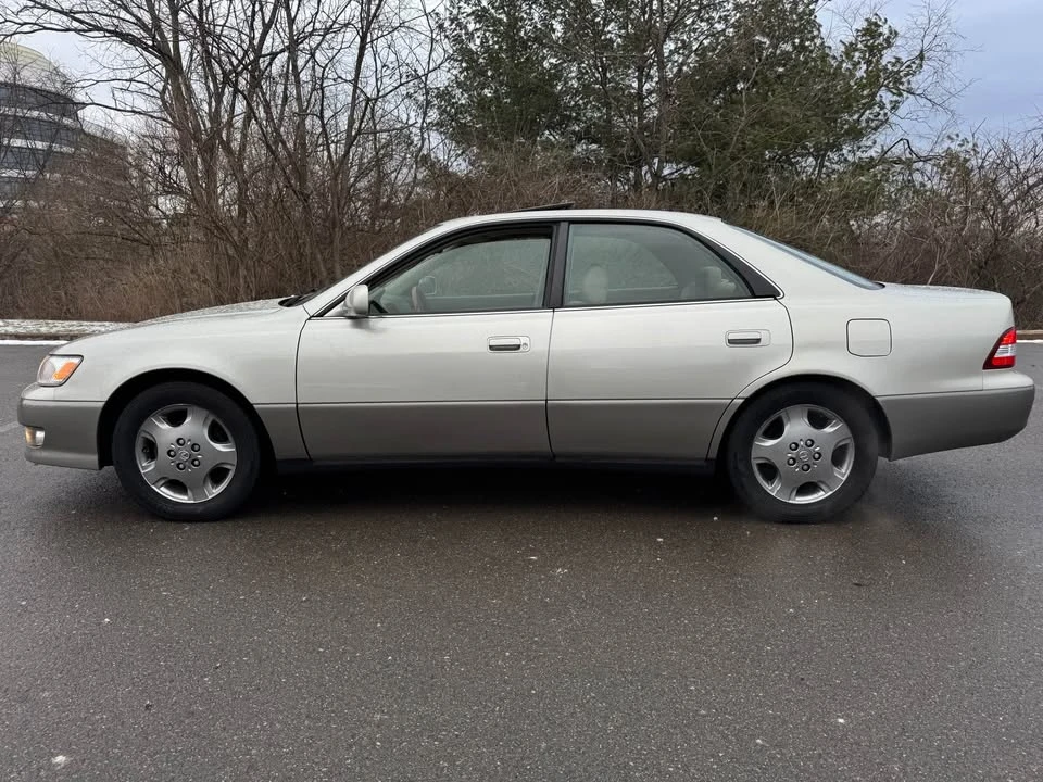 2001 Lexus ES 3rd Gen - Image 3 of 19