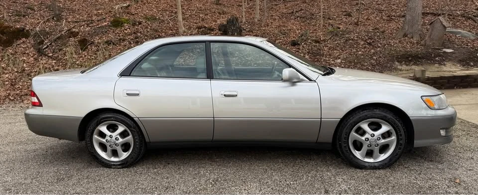2001 Lexus ES 3rd Gen - Image 2 of 10