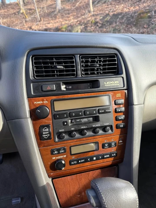 2001 Lexus ES 3rd Gen - Image 6 of 10