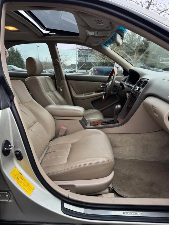 2001 Lexus ES 3rd Gen - Image 17 of 19