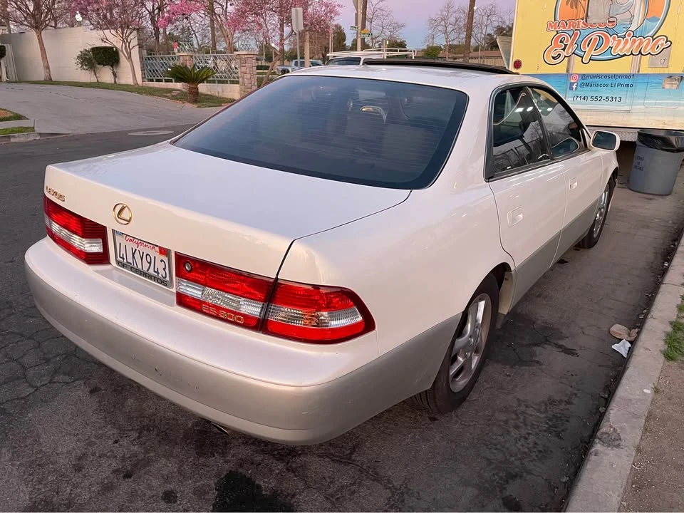 2001 Lexus ES 2nd Gen - Image 2 of 7