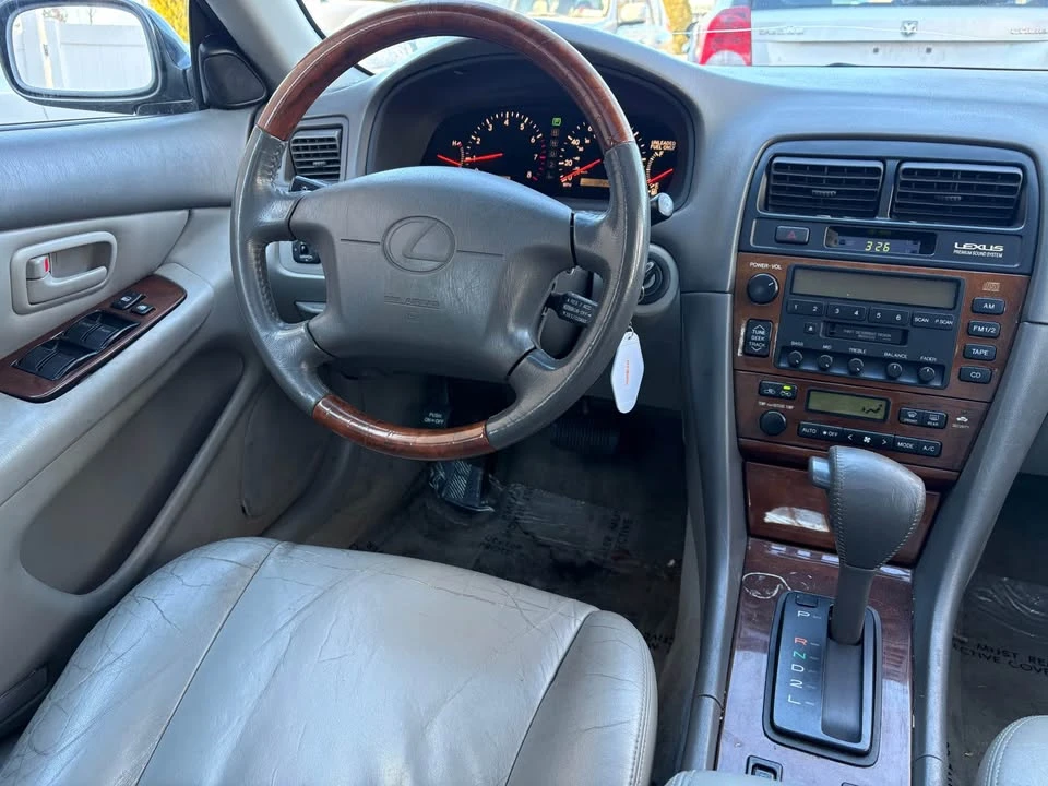 2001 Lexus ES 2nd Gen - Image 10 of 15