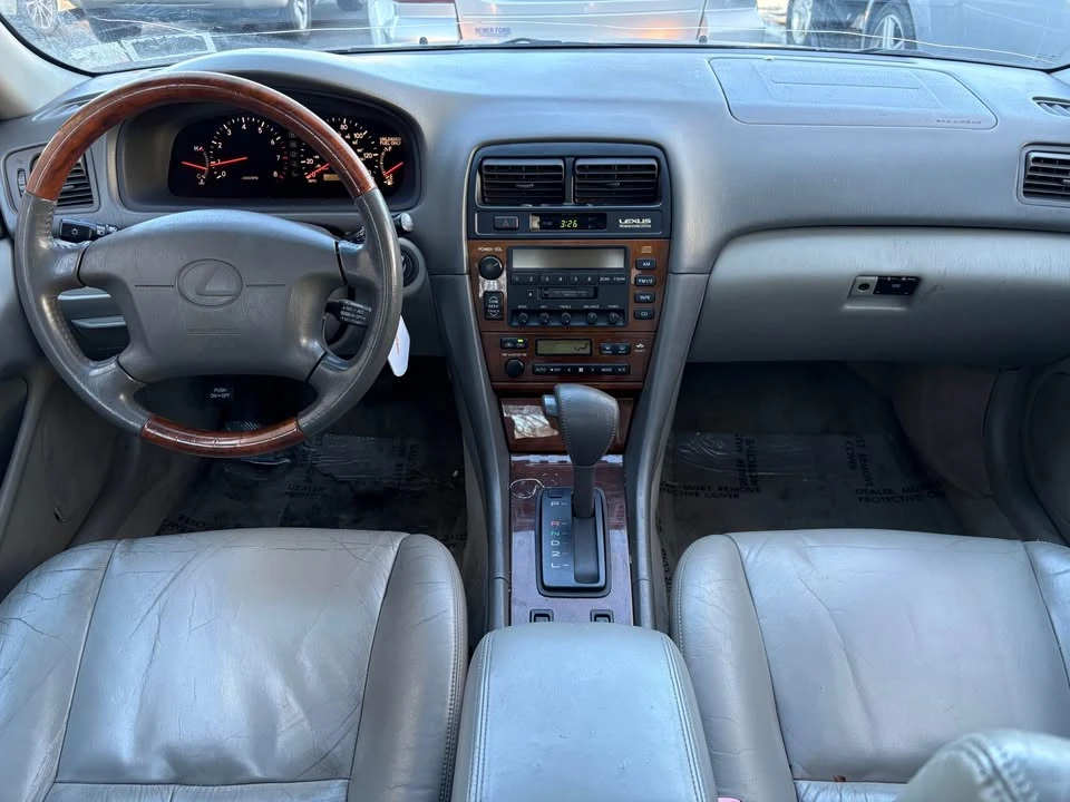 2001 Lexus ES 2nd Gen - Image 11 of 15