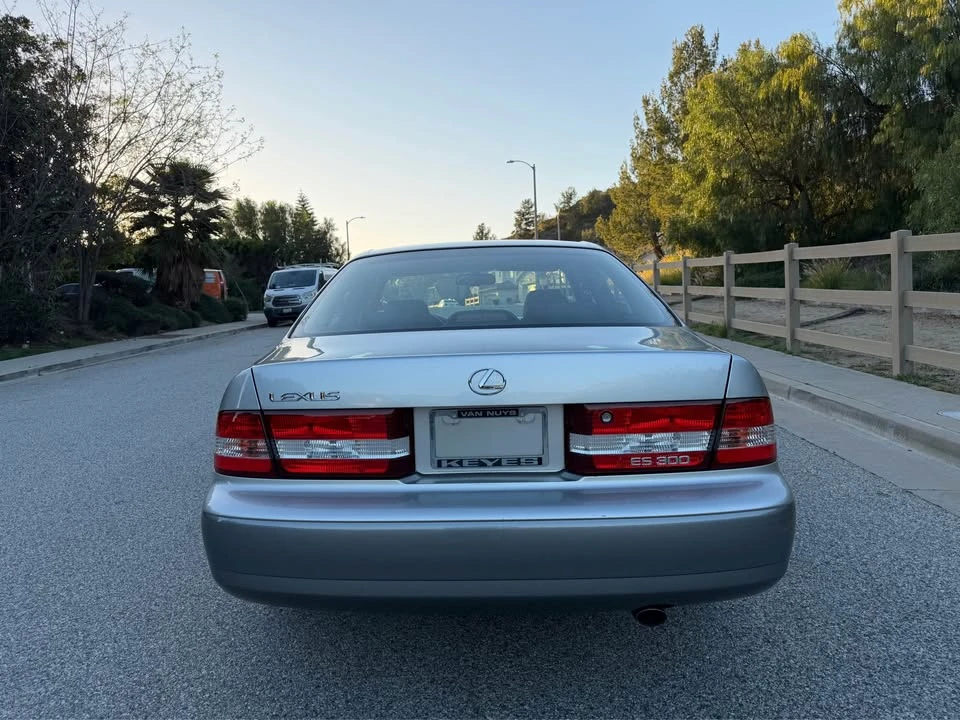 2001 Lexus ES 3rd Gen - Image 4 of 20