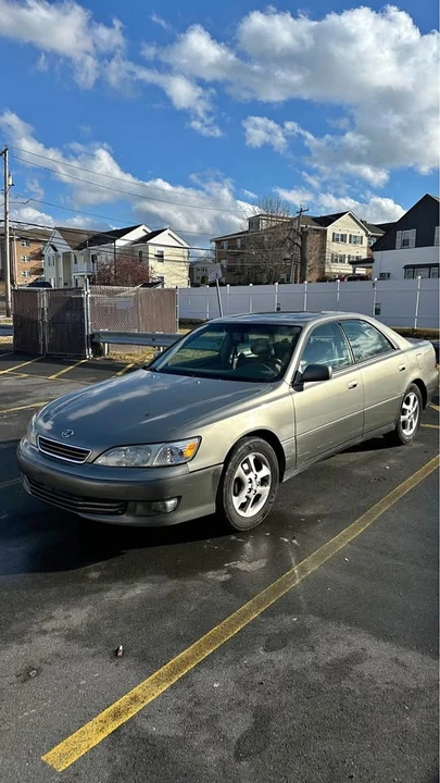 2001 Lexus ES 3rd Gen - Image 2 of 5