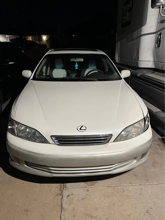 2001 Lexus ES 3rd Gen - Image 2 of 14