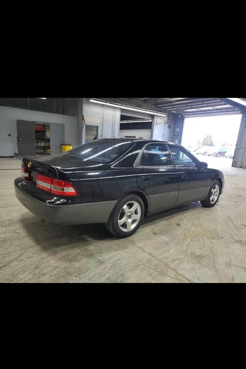 2001 Lexus ES 3rd Gen - Image 2 of 9