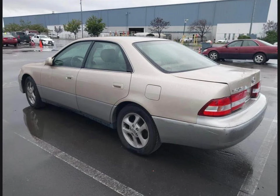2001 Lexus ES 3rd Gen - Image 3 of 13
