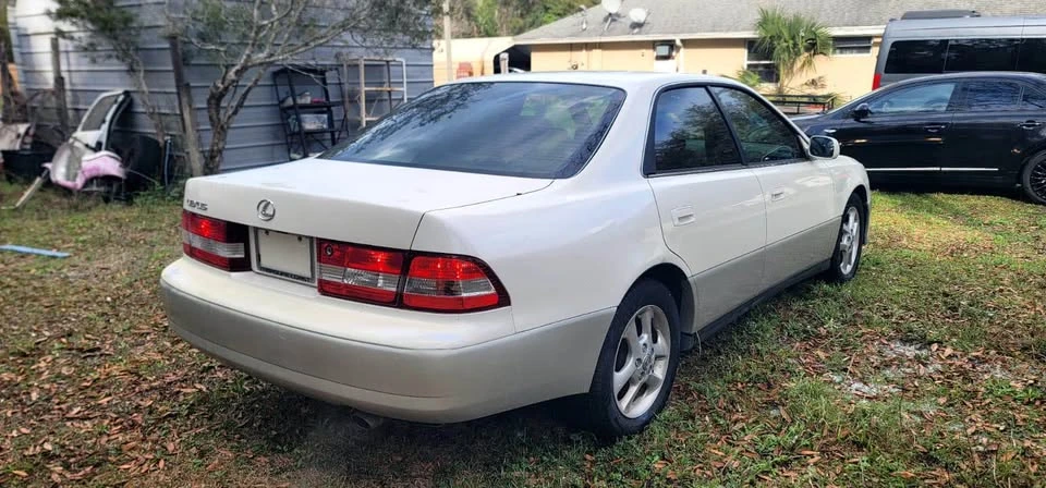 2001 Lexus ES 3rd Gen - Image 2 of 8