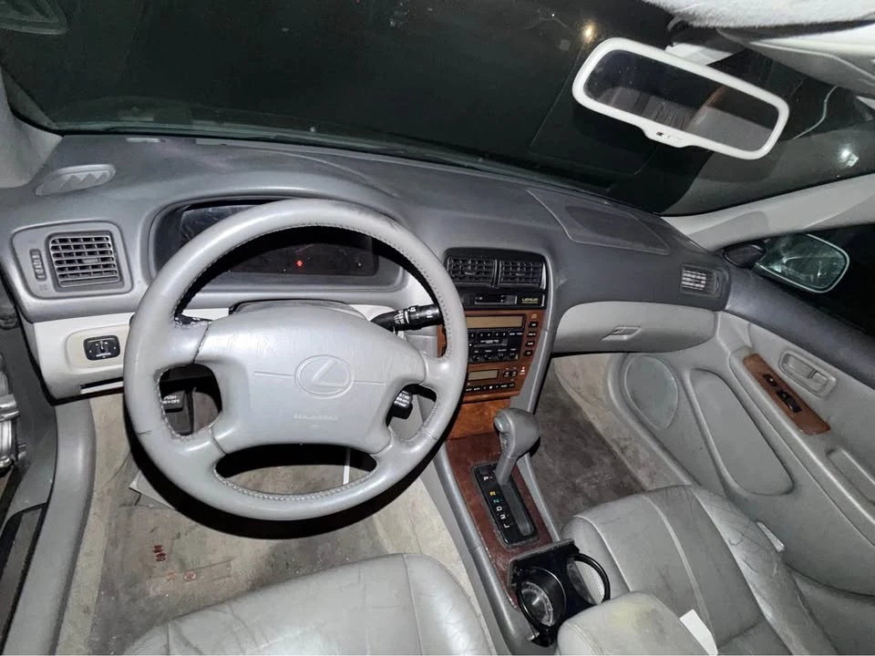 2001 Lexus ES 3rd Gen - Image 4 of 9