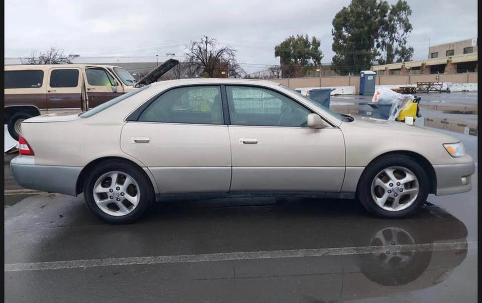 2001 Lexus ES 3rd Gen - Image 12 of 13