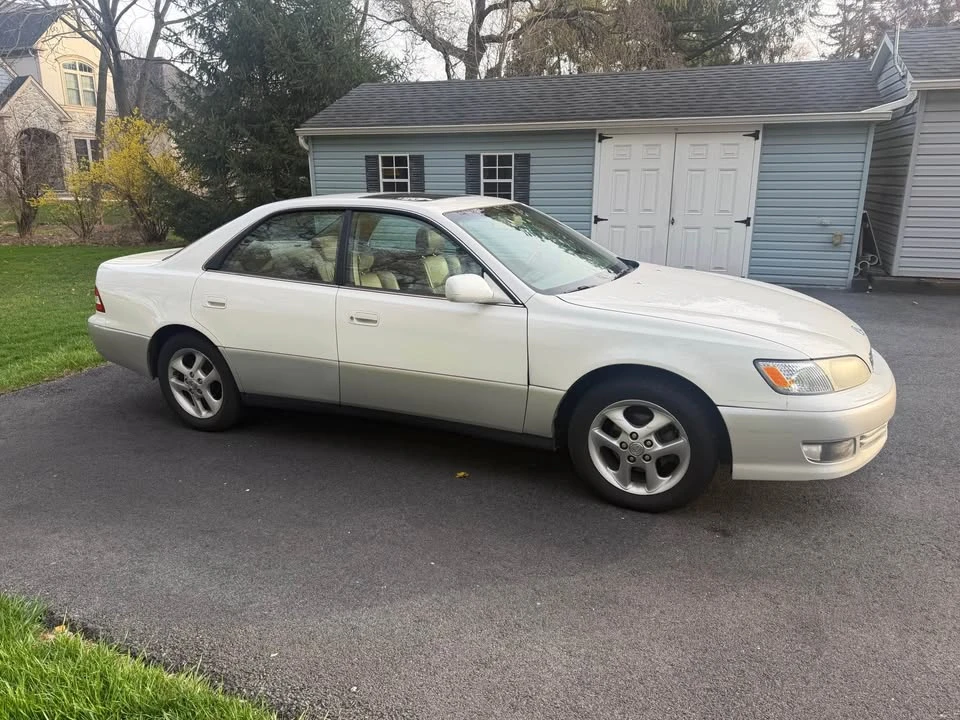 2001 Lexus ES 3rd Gen - Image 2 of 7