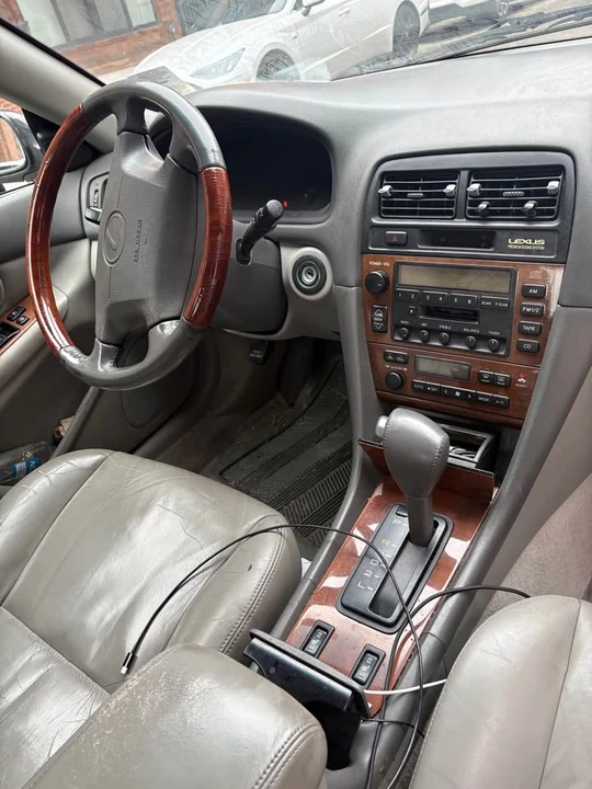 2001 Lexus ES 3rd Gen - Image 7 of 12