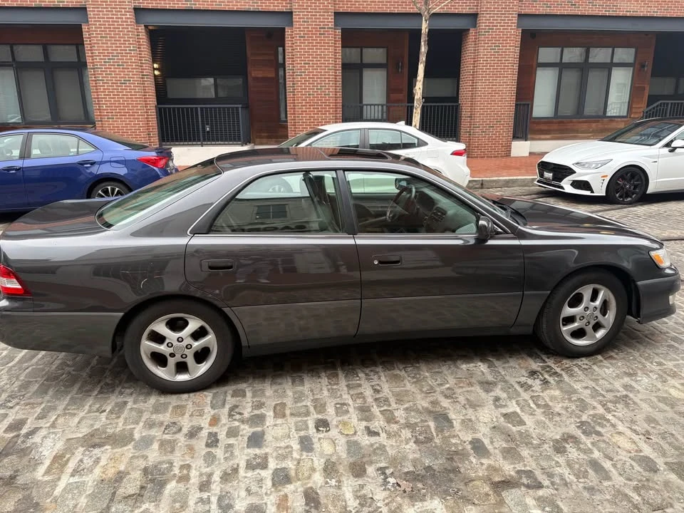 2001 Lexus ES 3rd Gen - Image 12 of 12