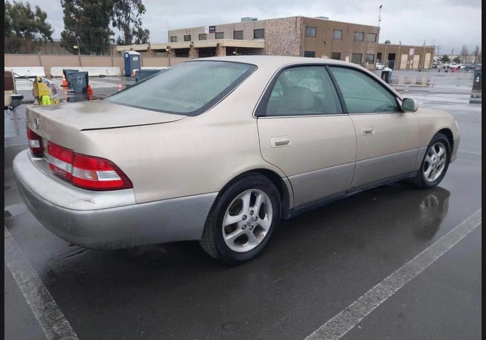 2001 Lexus ES 3rd Gen - Image 2 of 13