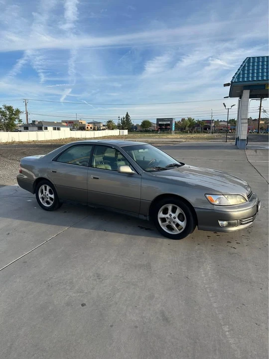 2001 Lexus ES 3rd Gen - Image 4 of 10