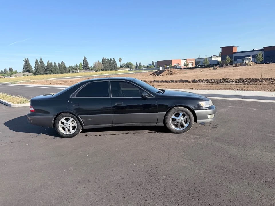2001 Lexus ES 3rd Gen - Image 5 of 9