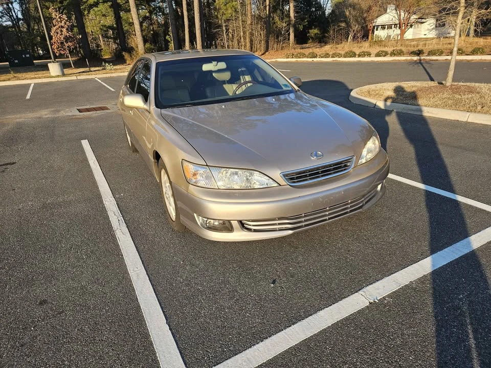 2001 Lexus ES 3rd Gen - Image 2 of 12